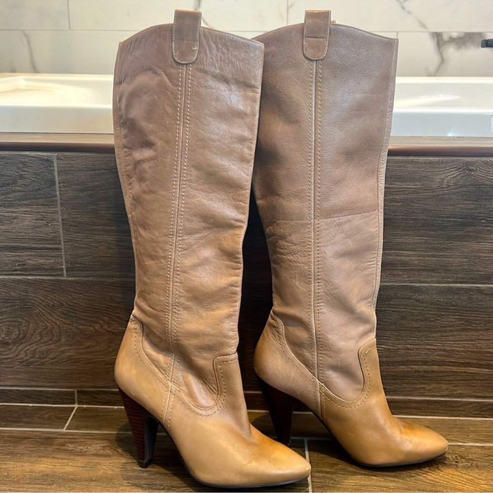 Jessica Simpson women’s sz 7 leather knee high 3 1/2” heeled tan boot